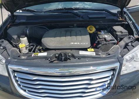 2016 Chrysler Town & Country Touring-L Anniversary Edition из США, поврежденный, VIN 2C4RC1CG9GR189163